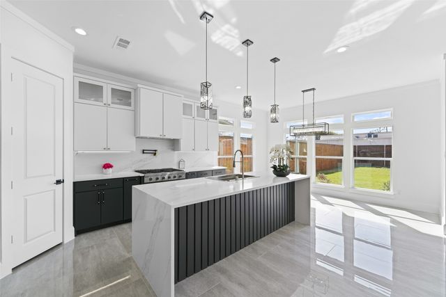 703 Buckalew Street, Dallas, TX 75208