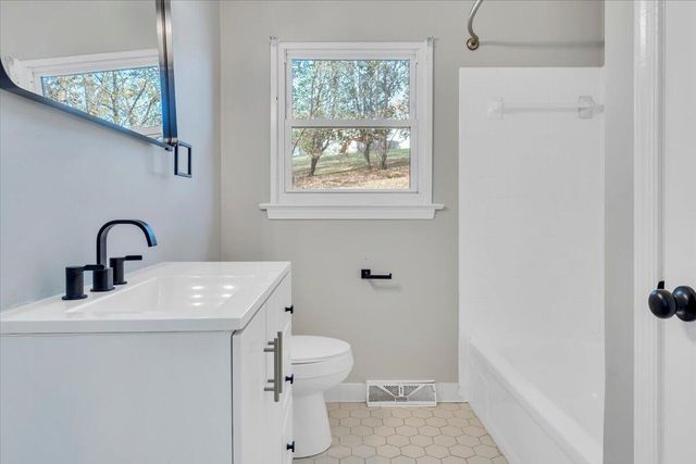 222 Maple DR, Blue Ridge, VA 24064