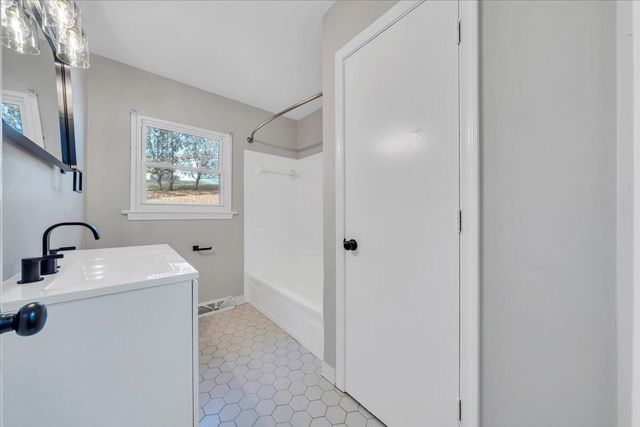 222 Maple DR, Blue Ridge, VA 24064