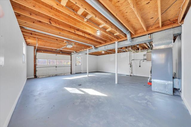 222 Maple DR, Blue Ridge, VA 24064