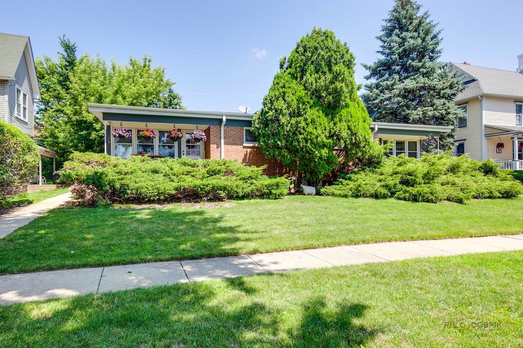 120 Broadway Street 120, Libertyville, IL 60048