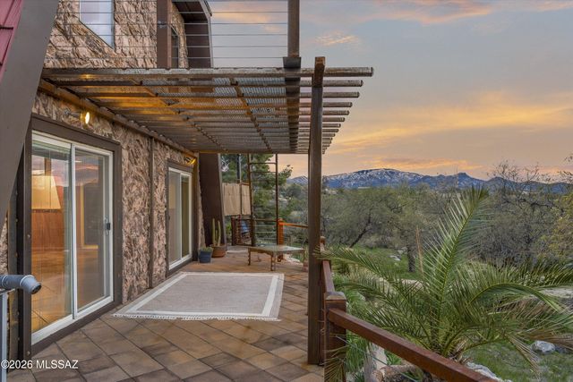 200 N Holiday Drive, Oracle, AZ 85623