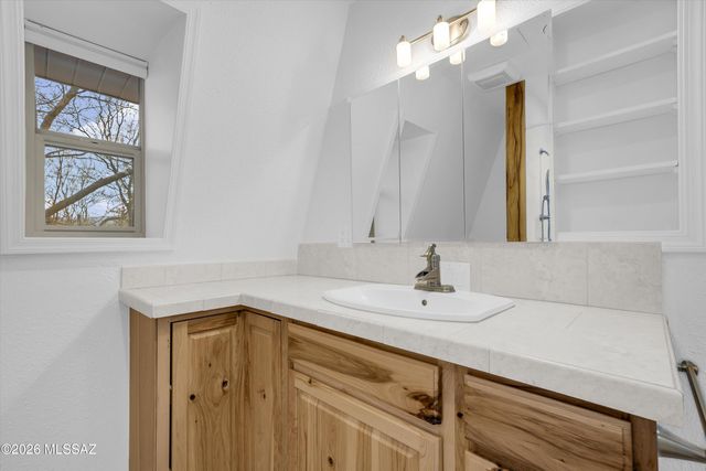 200 N Holiday Drive, Oracle, AZ 85623