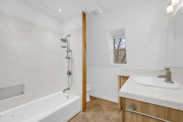 200 N Holiday Drive, Oracle, AZ 85623