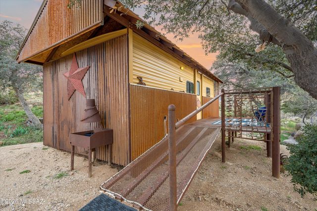 200 N Holiday Drive, Oracle, AZ 85623