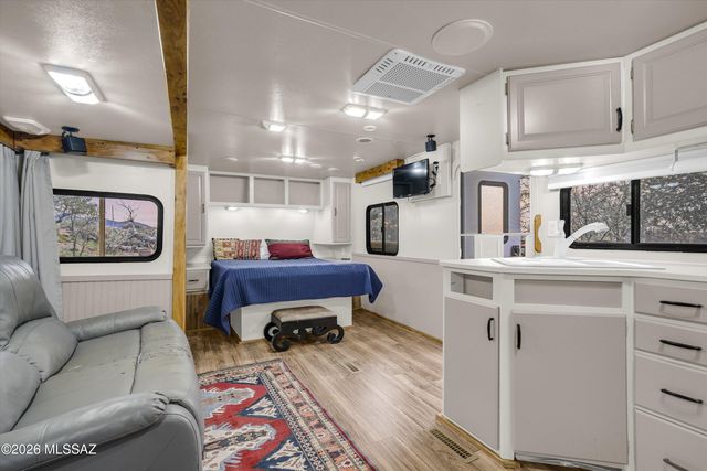 200 N Holiday Drive, Oracle, AZ 85623