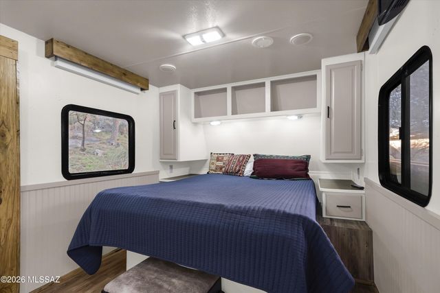 200 N Holiday Drive, Oracle, AZ 85623