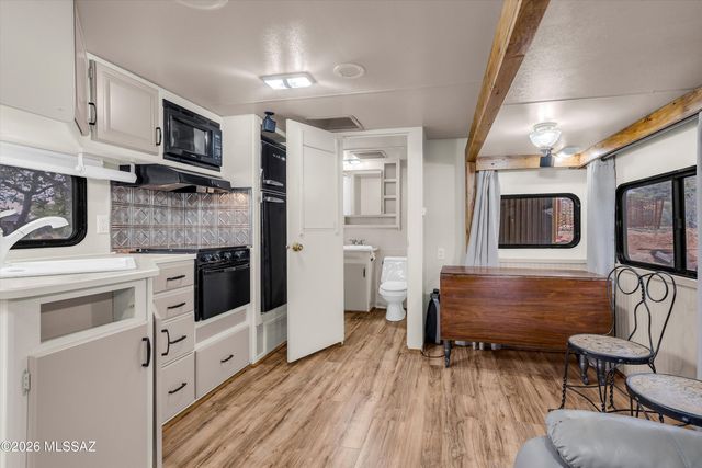 200 N Holiday Drive, Oracle, AZ 85623