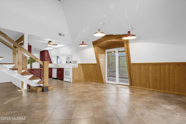 200 N Holiday Drive, Oracle, AZ 85623