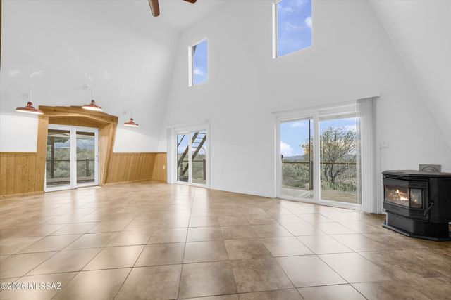 200 N Holiday Drive, Oracle, AZ 85623