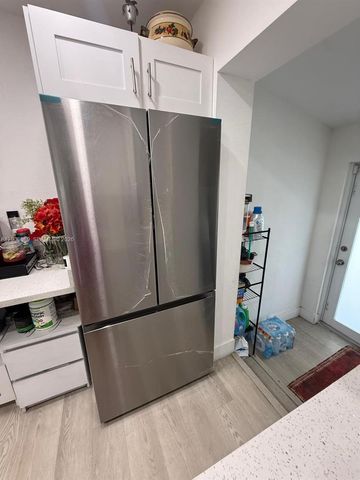 6404 Meade St, Hollywood, FL 33024