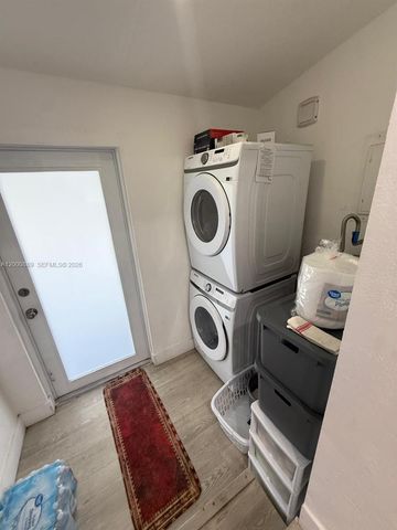 6404 Meade St, Hollywood, FL 33024