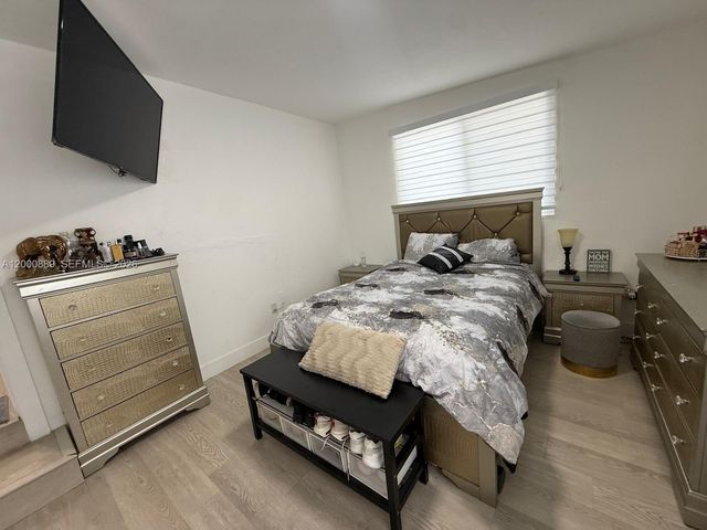 6404 Meade St, Hollywood, FL 33024