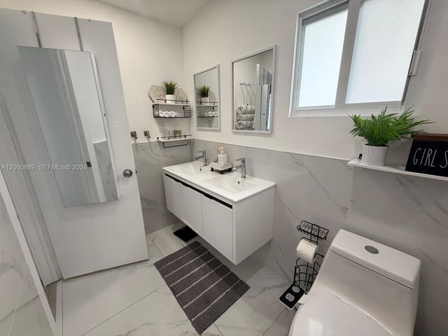 6404 Meade St, Hollywood, FL 33024