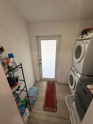 6404 Meade St, Hollywood, FL 33024