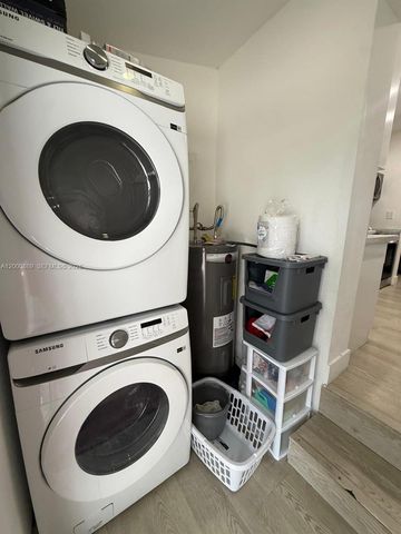 6404 Meade St, Hollywood, FL 33024