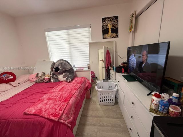 6404 Meade St, Hollywood, FL 33024