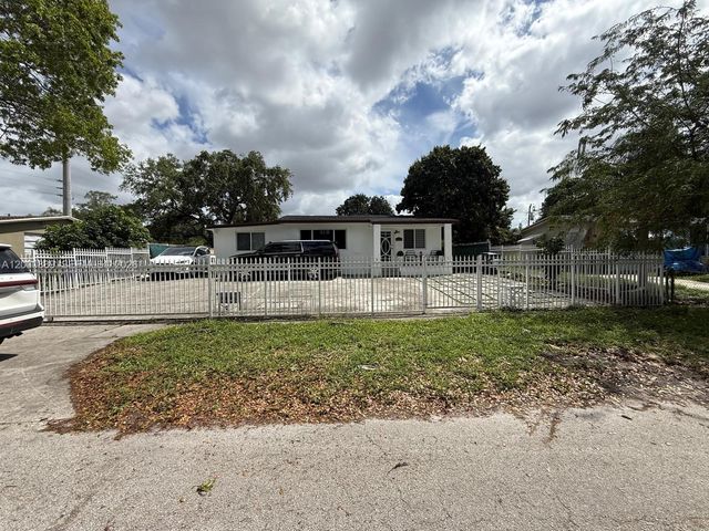 6404 Meade St, Hollywood, FL 33024