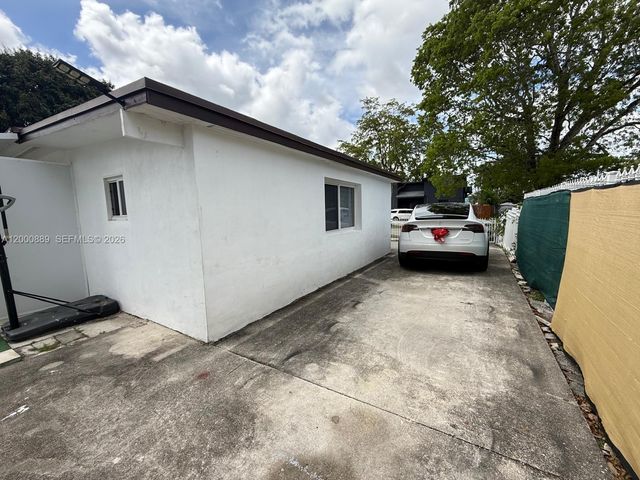 6404 Meade St, Hollywood, FL 33024