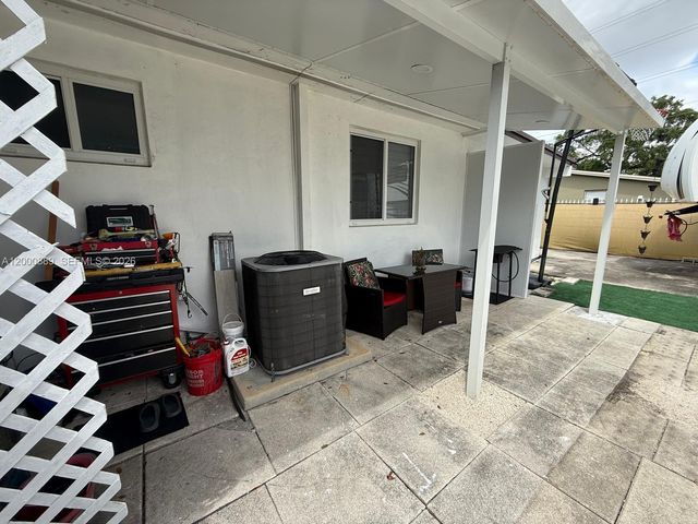 6404 Meade St, Hollywood, FL 33024