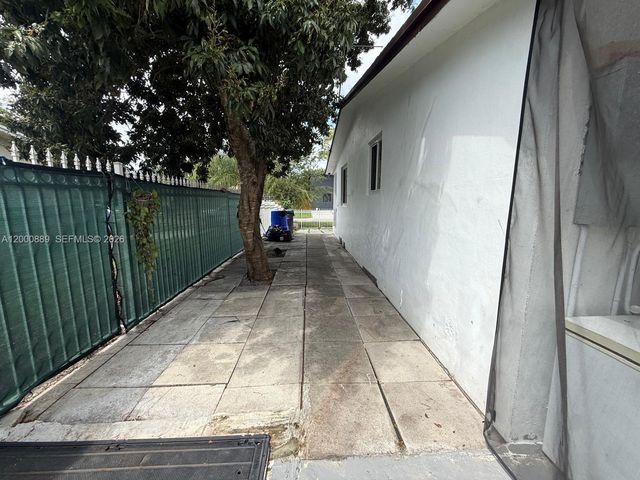 6404 Meade St, Hollywood, FL 33024