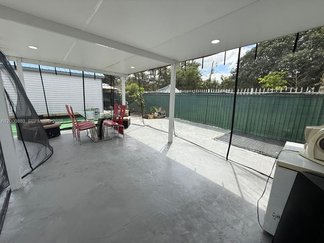 6404 Meade St, Hollywood, FL 33024