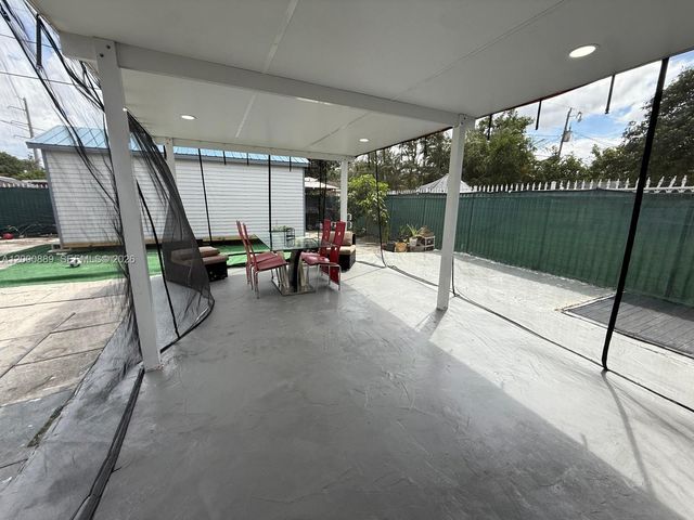 6404 Meade St, Hollywood, FL 33024