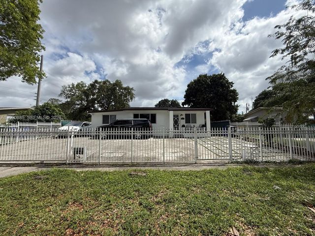 6404 Meade St, Hollywood, FL 33024