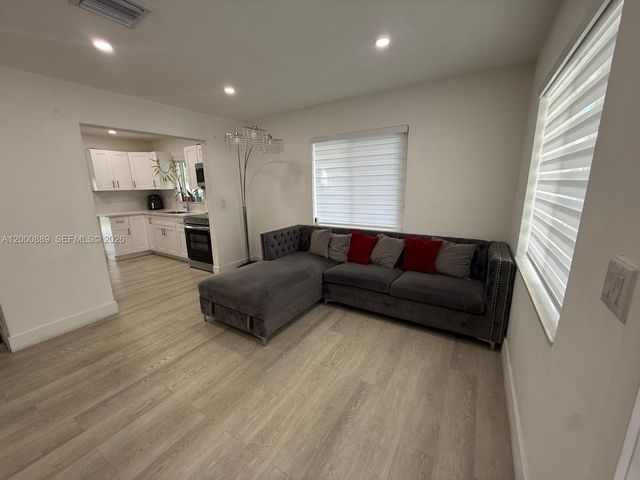 6404 Meade St, Hollywood, FL 33024