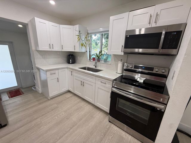 6404 Meade St, Hollywood, FL 33024