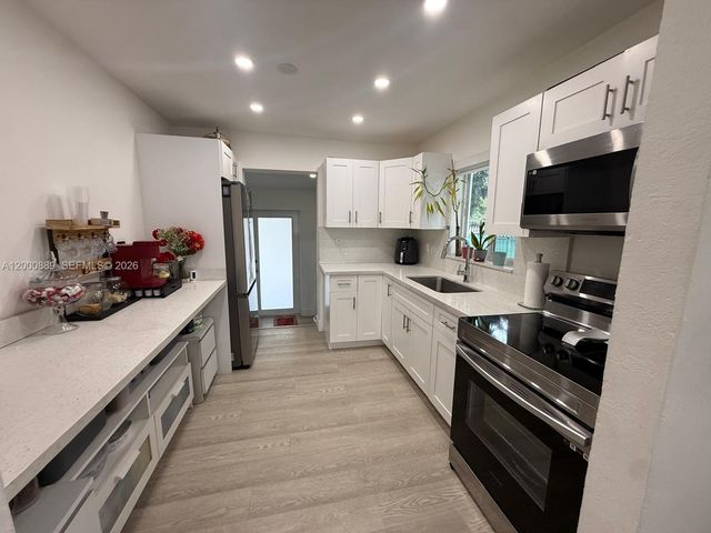 6404 Meade St, Hollywood, FL 33024