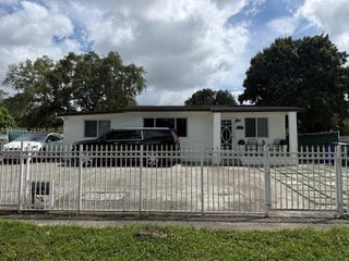 6404 Meade St, Hollywood, FL 33024