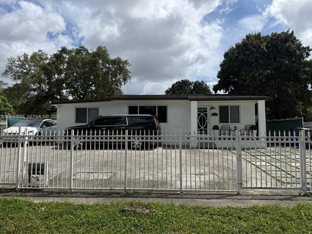 6404 Meade St, Hollywood, FL 33024
