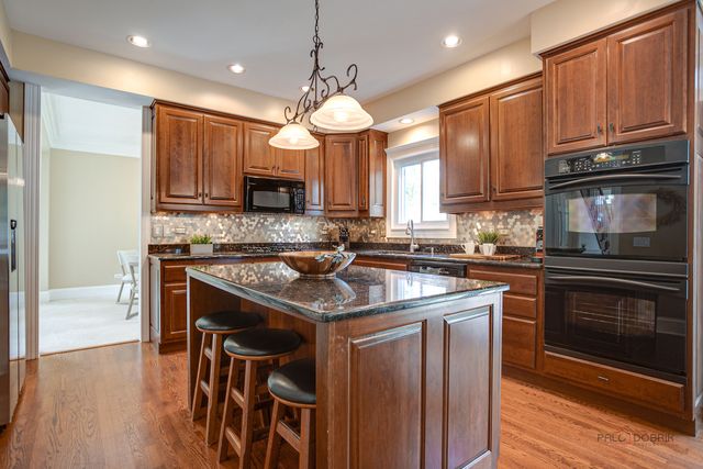 1208 Halifax Drive, Mundelein, IL 60060
