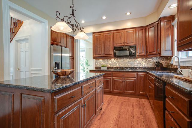 1208 Halifax Drive, Mundelein, IL 60060