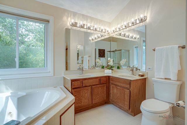 1208 Halifax Drive, Mundelein, IL 60060