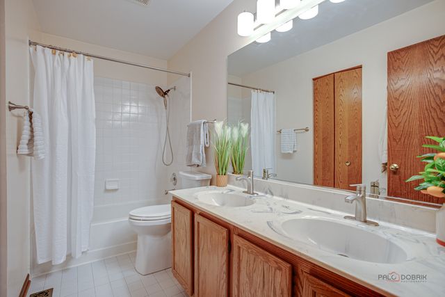 1208 Halifax Drive, Mundelein, IL 60060