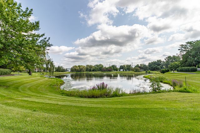 1208 Halifax Drive, Mundelein, IL 60060