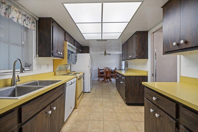 3230 VILLAGE GREEN DRIVE 1032, Sarasota, FL 34239