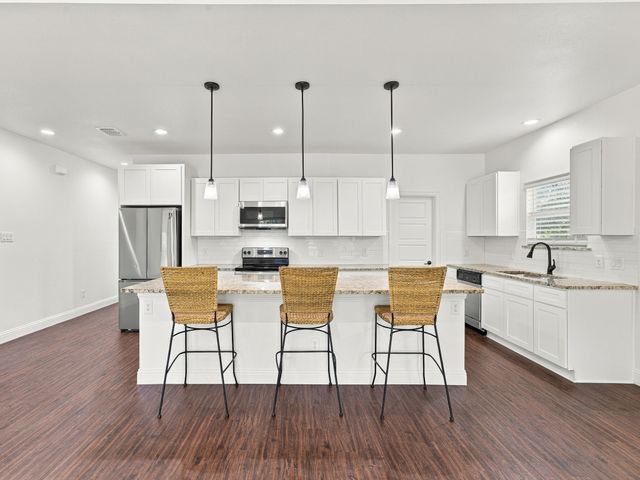 706 Port O Call Drive, Runaway Bay, TX 76426
