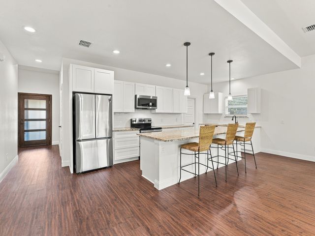 706 Port O Call Drive, Runaway Bay, TX 76426