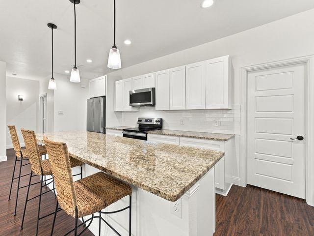 706 Port O Call Drive, Runaway Bay, TX 76426