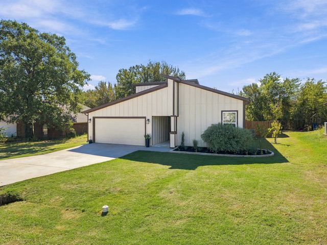 706 Port O Call Drive, Runaway Bay, TX 76426