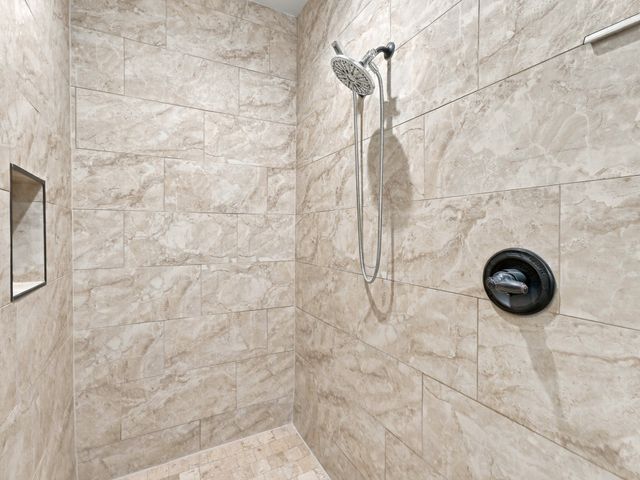 706 Port O Call Drive, Runaway Bay, TX 76426