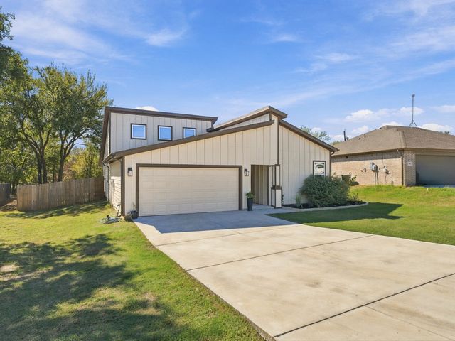 706 Port O Call Drive, Runaway Bay, TX 76426
