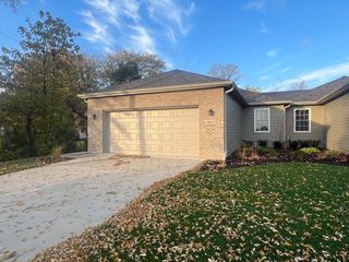 902 Lange Avenue, Beecher, IL 60401