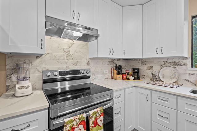 388 Mayberry Drive, Ivanhoe, TX 75979