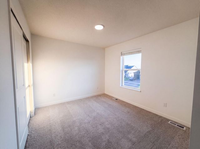 10773 Hemingway Avenue S, Cottage Grove, MN 55016