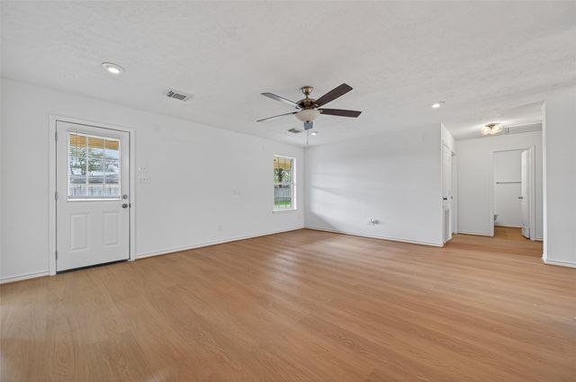 653 Nelson Street, Sealy, TX 77474