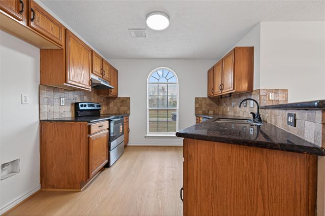 653 Nelson Street, Sealy, TX 77474